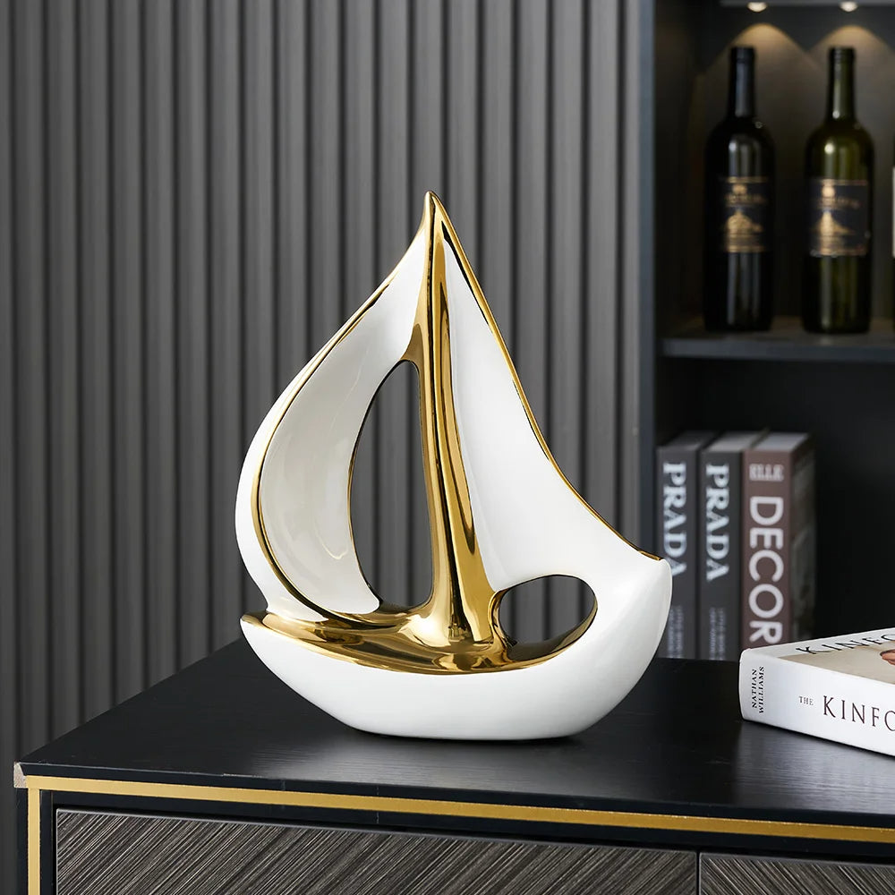 Beeld - SailWave - Wit & Goud Keramiek - Elegante Nautische Decoratie