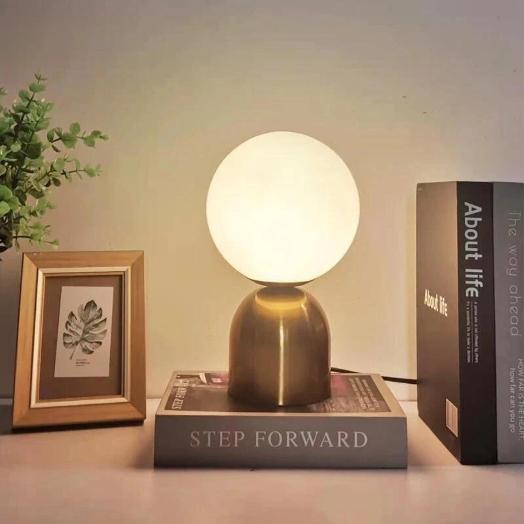 Tafellamp - Scandinavisch Glazen Bal Ontwerp - Messing armatuur - Creatieve Nachtlamp -  Design lamp