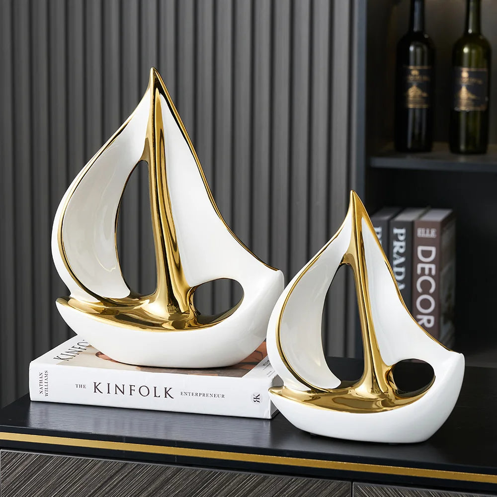 Beeld - SailWave - Wit & Goud Keramiek - Elegante Nautische Decoratie