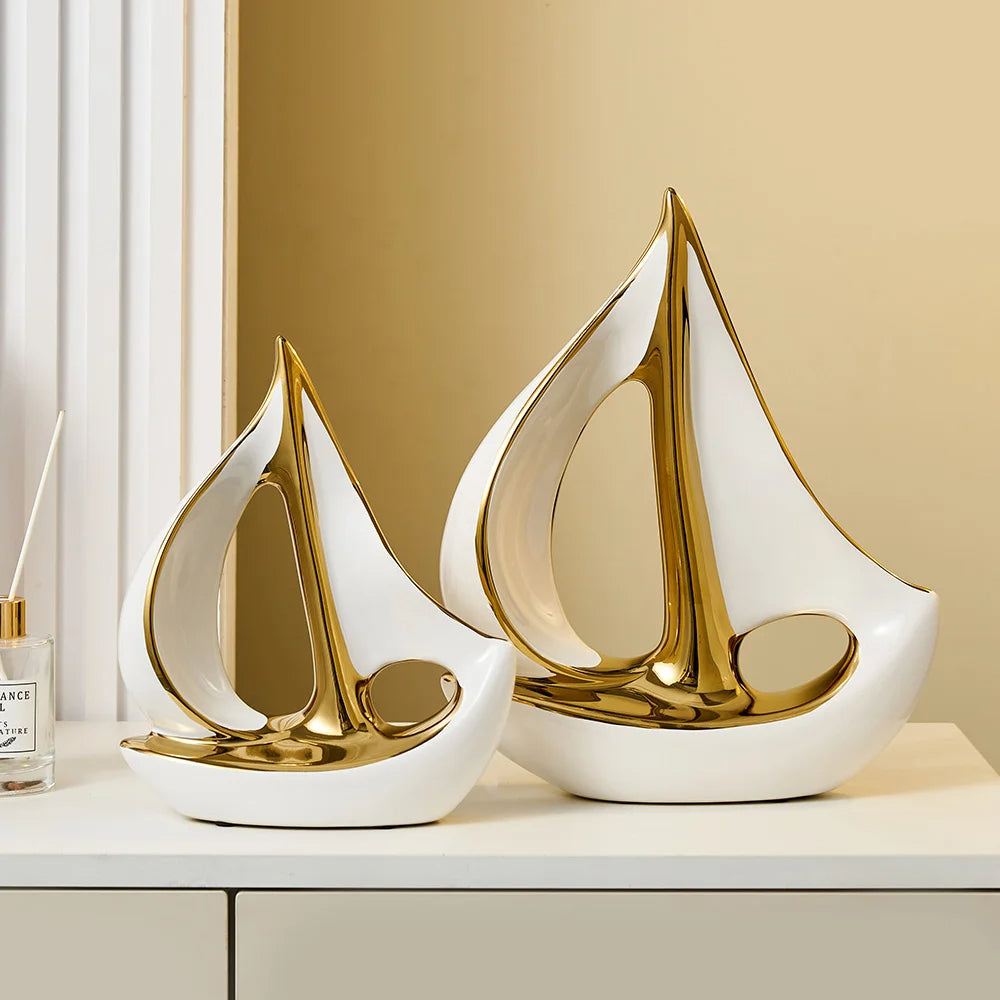 Beeld - SailWave - Wit & Goud Keramiek - Elegante Nautische Decoratie