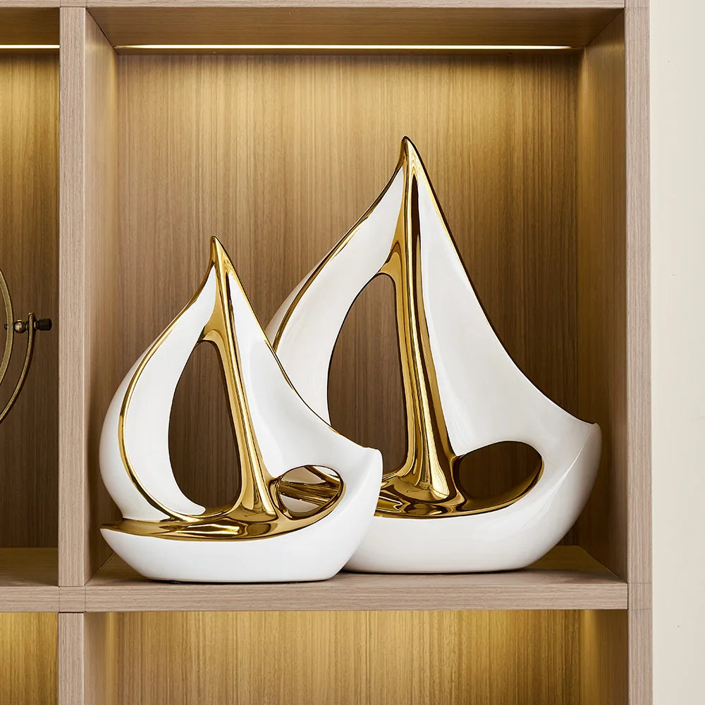 Beeld - SailWave - Wit & Goud Keramiek - Elegante Nautische Decoratie