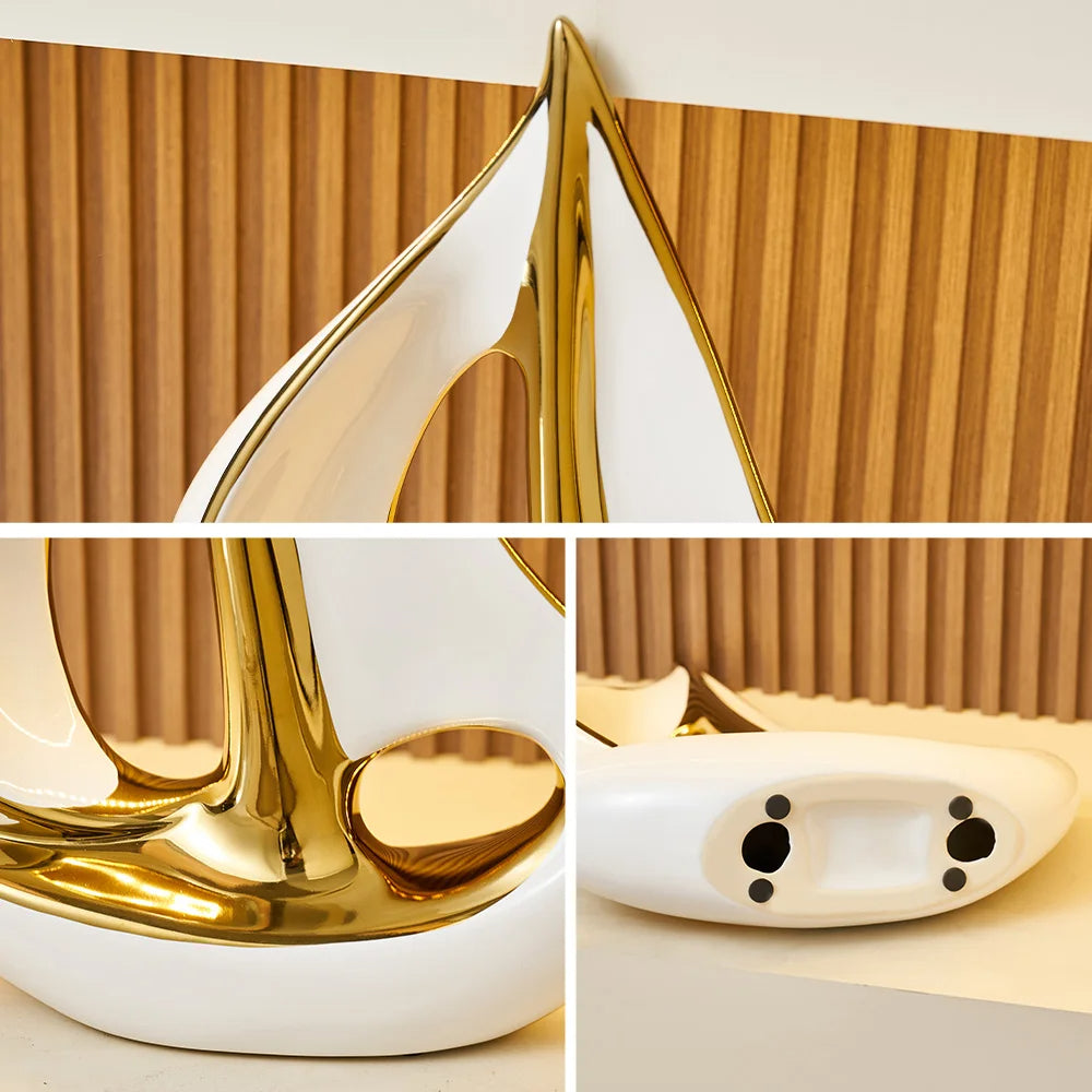 Beeld - SailWave - Wit & Goud Keramiek - Elegante Nautische Decoratie