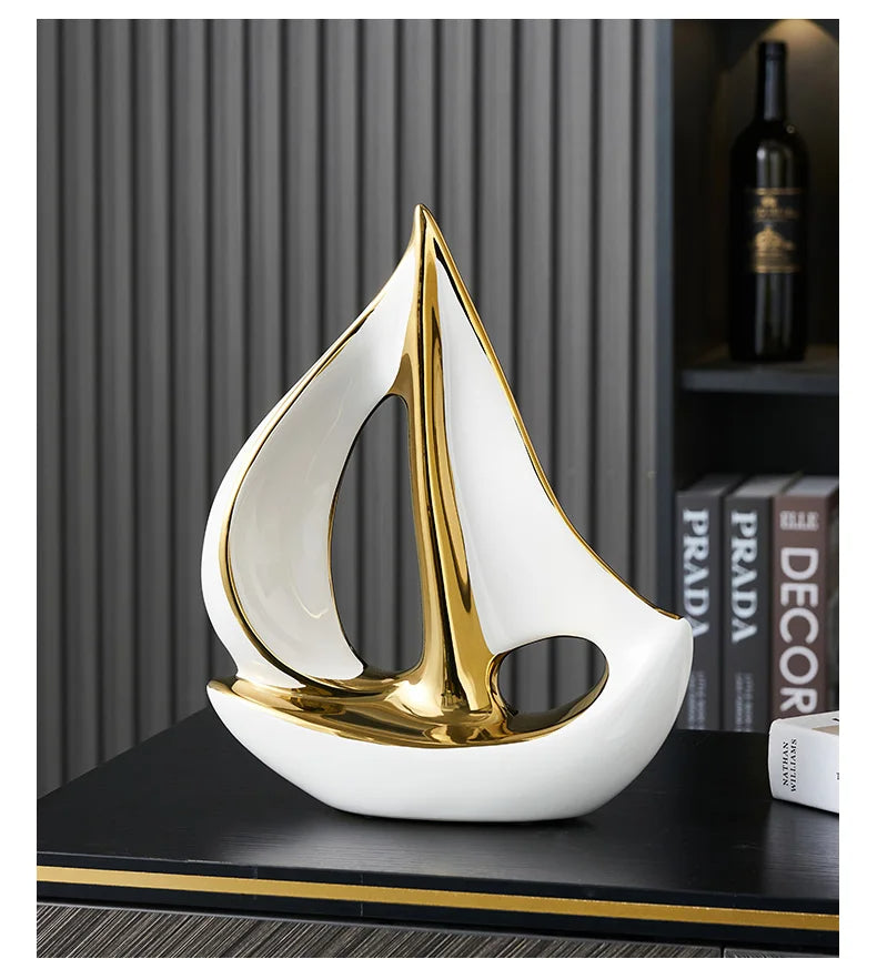 Beeld - SailWave - Wit & Goud Keramiek - Elegante Nautische Decoratie