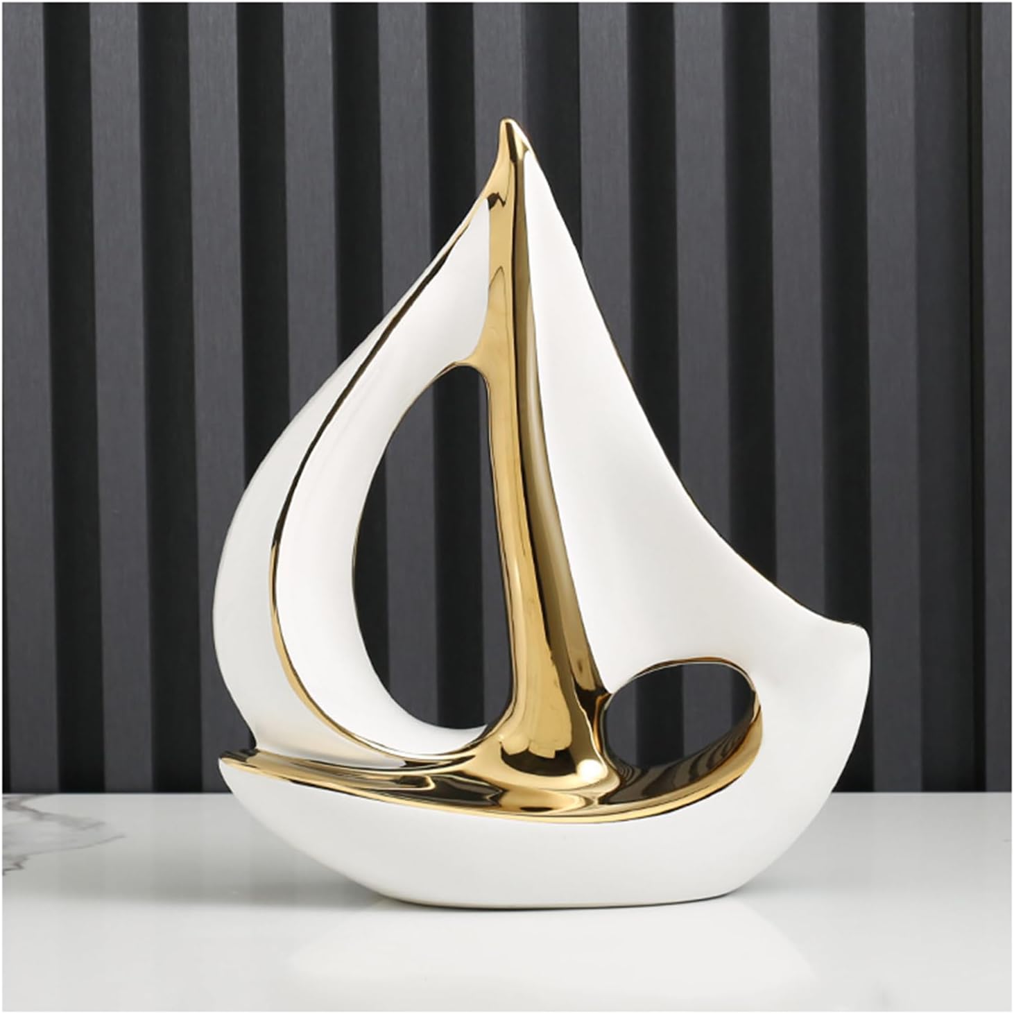 Beeld - SailWave - Wit & Goud Keramiek - Elegante Nautische Decoratie