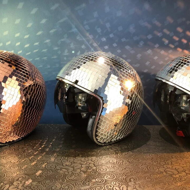 Disco Helm - Helmstar - Glanzende Afwerking - Feestklaar