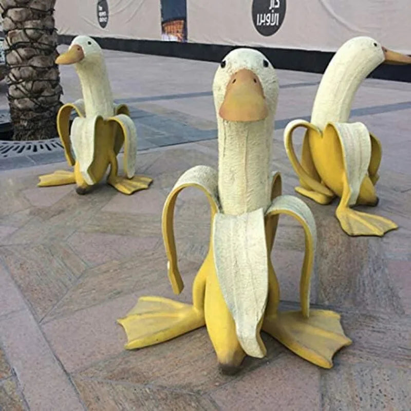 Banana Duckie Sculpture | Speelse Tuindecoratie!