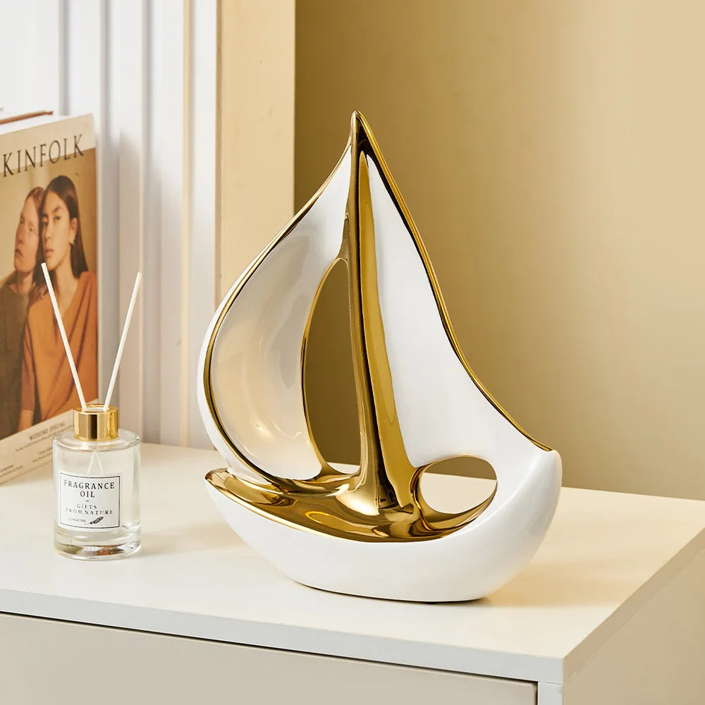 Beeld - SailWave - Wit & Goud Keramiek - Elegante Nautische Decoratie